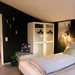 Nest'l &